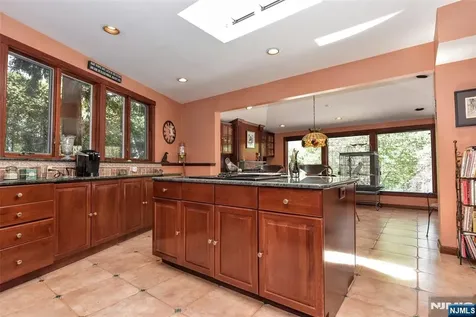 45 Lake Shore Oakland NJ 07436
