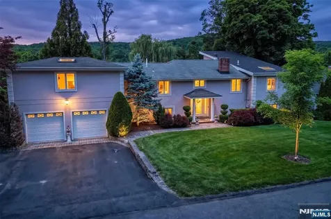 45 Lake Shore Oakland NJ 07436