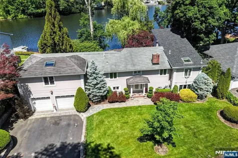 45 Lake Shore Oakland NJ 07436