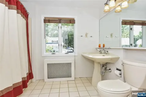 45 Lake Shore Oakland NJ 07436