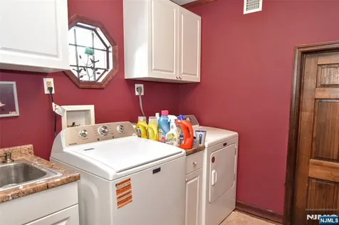 45 Lake Shore Oakland NJ 07436