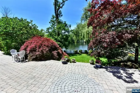 45 Lake Shore Oakland NJ 07436