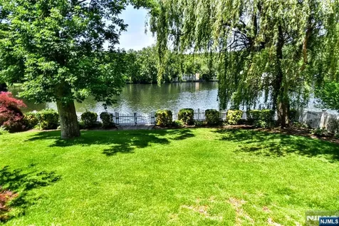 45 Lake Shore Oakland NJ 07436
