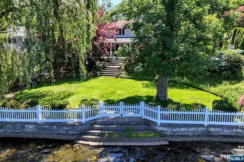 45 Lake Shore Oakland NJ 07436