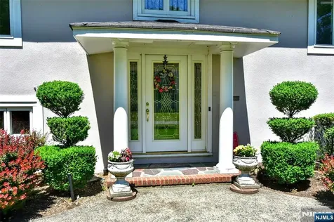 45 Lake Shore Oakland NJ 07436