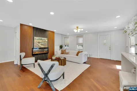 25 Riverview Avenue Rutherford NJ 07070