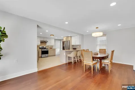 25 Riverview Avenue Rutherford NJ 07070