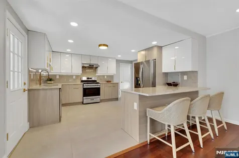 25 Riverview Avenue Rutherford NJ 07070
