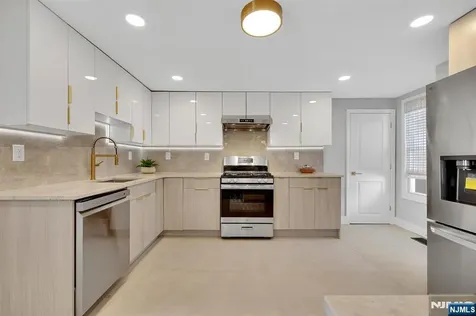 25 Riverview Avenue Rutherford NJ 07070
