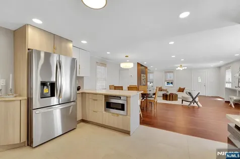 25 Riverview Avenue Rutherford NJ 07070