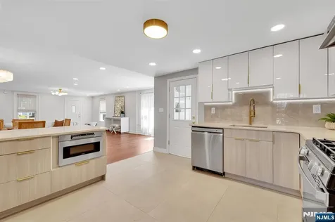 25 Riverview Avenue Rutherford NJ 07070