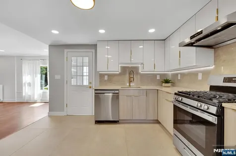 25 Riverview Avenue Rutherford NJ 07070