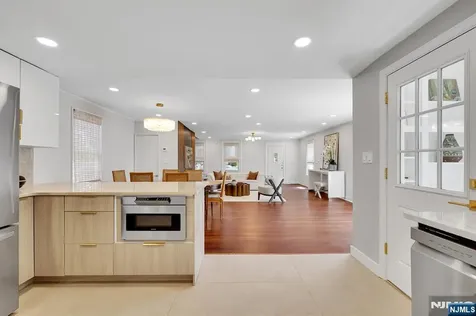 25 Riverview Avenue Rutherford NJ 07070