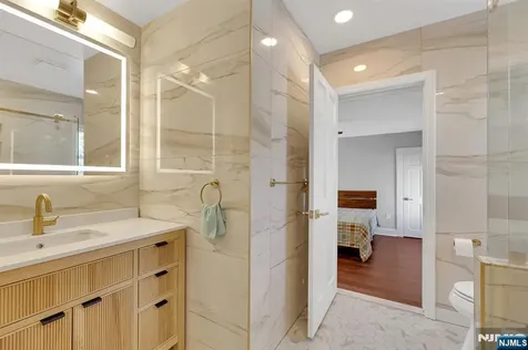 25 Riverview Avenue Rutherford NJ 07070