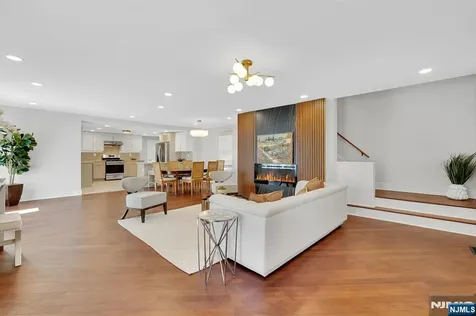25 Riverview Avenue Rutherford NJ 07070