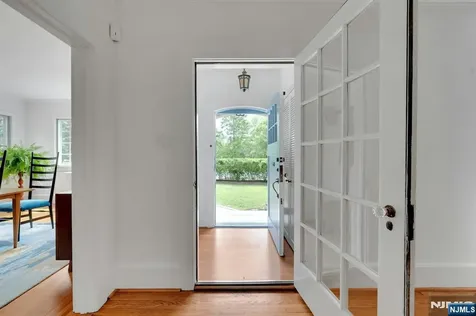 9 Parkway Montclair NJ 07042