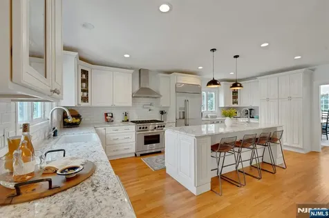 9 Parkway Montclair NJ 07042