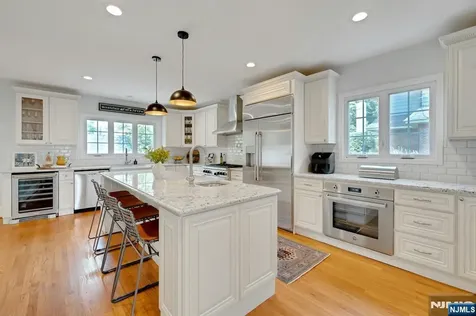 9 Parkway Montclair NJ 07042