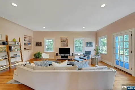 9 Parkway Montclair NJ 07042