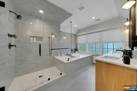 9 Parkway Montclair NJ 07042