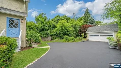 9 Parkway Montclair NJ 07042