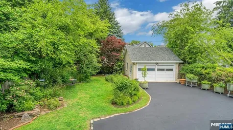 9 Parkway Montclair NJ 07042