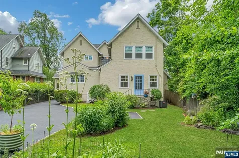 9 Parkway Montclair NJ 07042