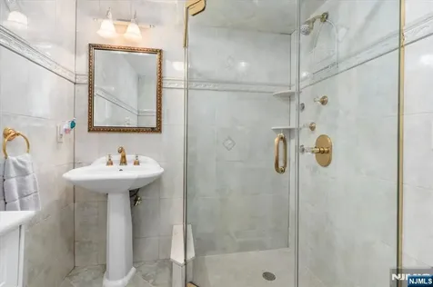 84 Raymond Avenue Rutherford NJ 07070