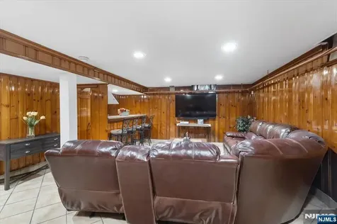 84 Raymond Avenue Rutherford NJ 07070