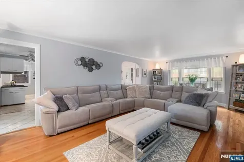 84 Raymond Avenue Rutherford NJ 07070