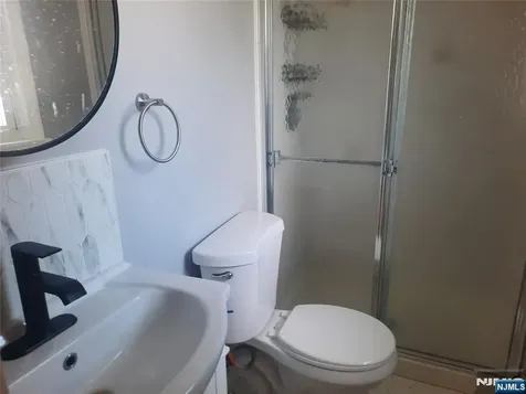 74 Delford Bergenfield NJ 07621