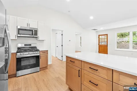39 Old Road Ringwood NJ 07456