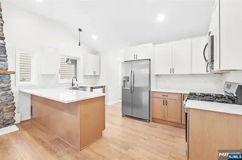 39 Old Road Ringwood NJ 07456