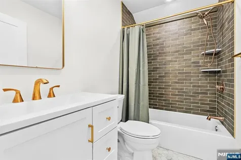 39 Old Road Ringwood NJ 07456