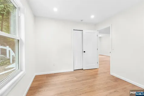39 Old Road Ringwood NJ 07456