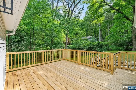 39 Old Road Ringwood NJ 07456