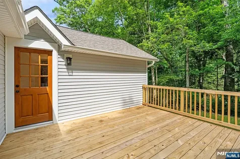 39 Old Road Ringwood NJ 07456