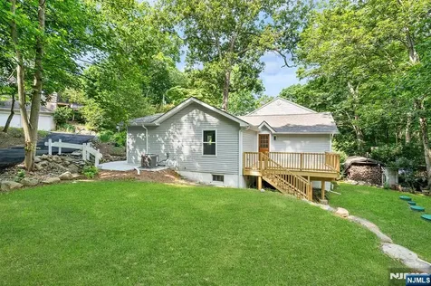 39 Old Road Ringwood NJ 07456