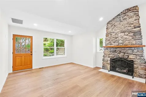 39 Old Road Ringwood NJ 07456