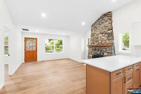 39 Old Road Ringwood NJ 07456