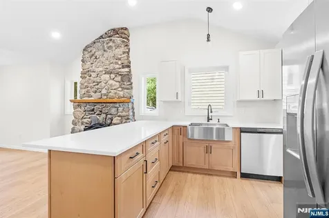 39 Old Road Ringwood NJ 07456