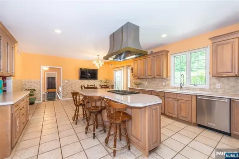5 Raine Tree Court Kinnelon Borough NJ 07405