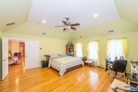 5 Raine Tree Court Kinnelon Borough NJ 07405