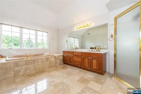 5 Raine Tree Court Kinnelon Borough NJ 07405