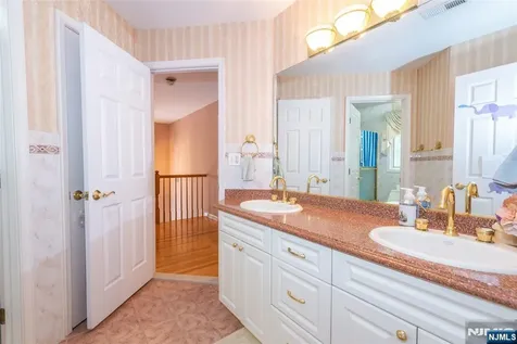 5 Raine Tree Court Kinnelon Borough NJ 07405