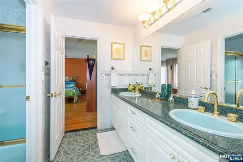 5 Raine Tree Court Kinnelon Borough NJ 07405