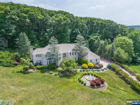 5 Raine Tree Court Kinnelon Borough NJ 07405