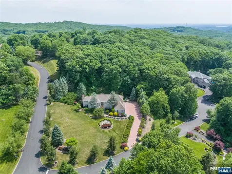 5 Raine Tree Court Kinnelon Borough NJ 07405