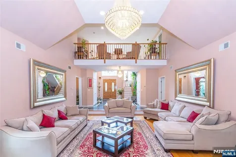 5 Raine Tree Court Kinnelon Borough NJ 07405