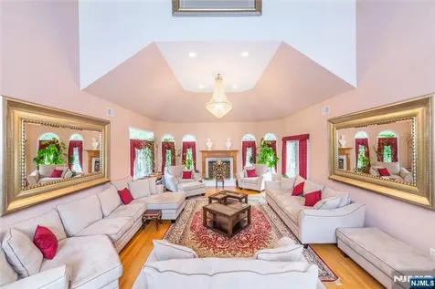 5 Raine Tree Court Kinnelon Borough NJ 07405
